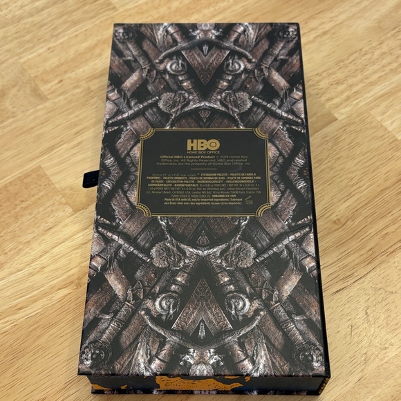 Official Game of Thrones Urban Decay Collectable Pop-up Eyeshadow Palette - Picture 3 of 15